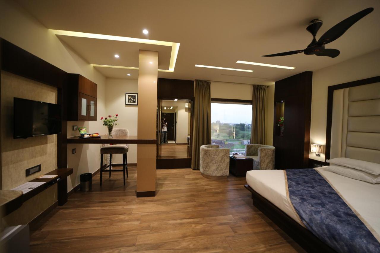 Hotel Prince Viraj ジャバルプル エクステリア 写真