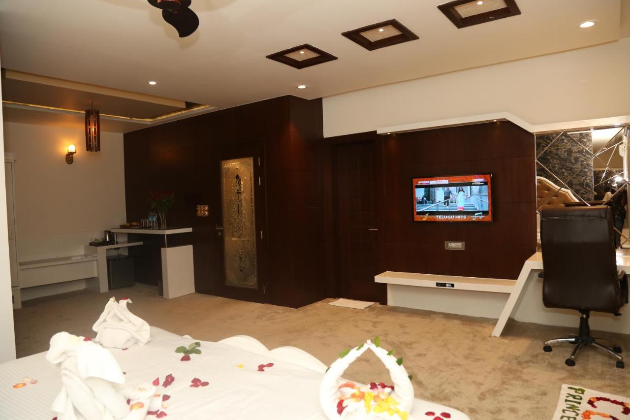 Hotel Prince Viraj ジャバルプル エクステリア 写真