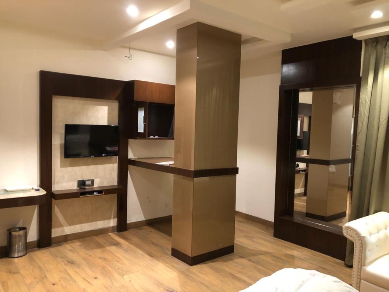 Hotel Prince Viraj ジャバルプル エクステリア 写真